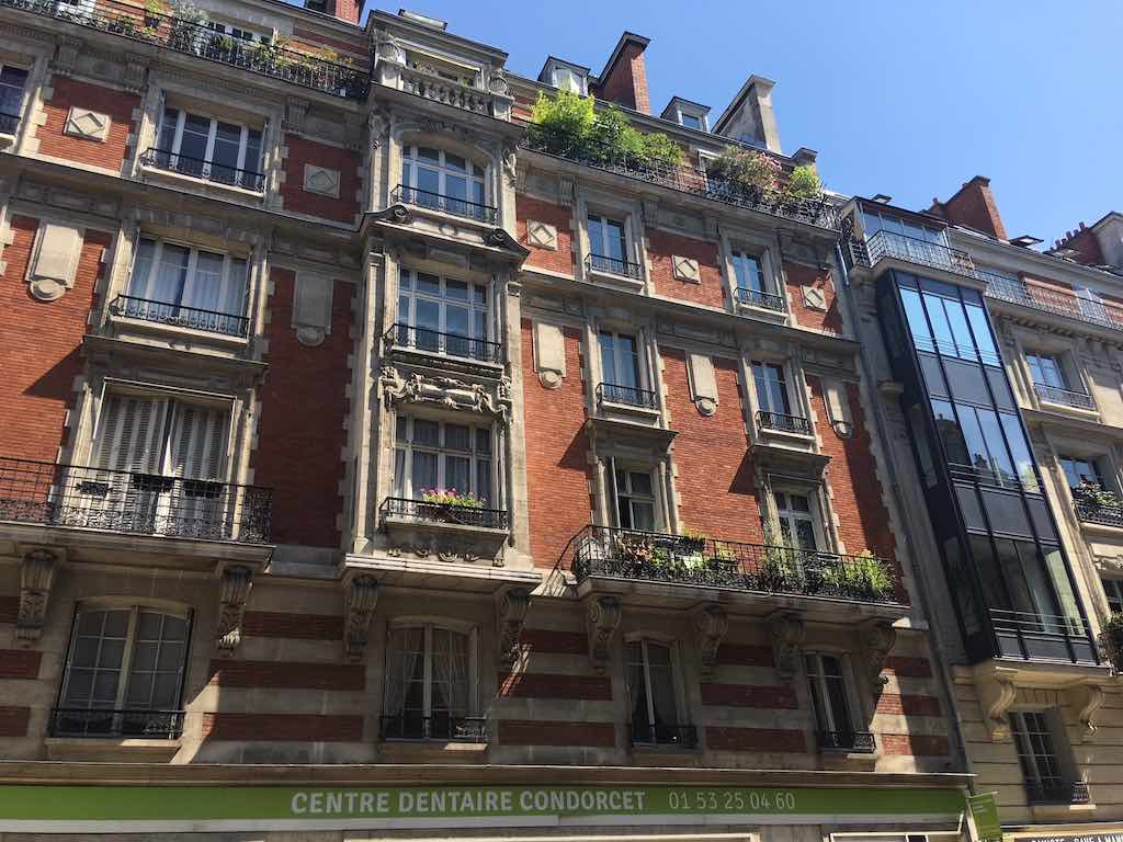 40 et 38 rue Condorcet pierre et brique avec avant-corps.jpg